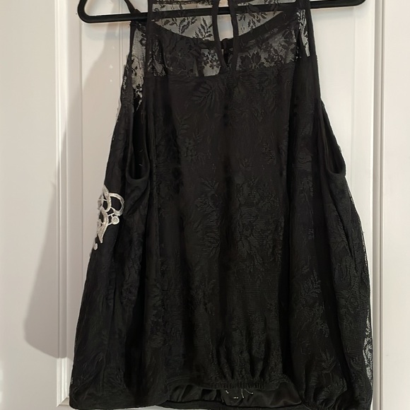 Top - Picture 2 of 3